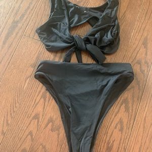 437 swim medium black
